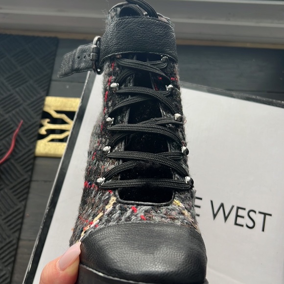 Nine West, size 8 black/gray/red multicolored plaid boot, brand new - Picture 4 of 5